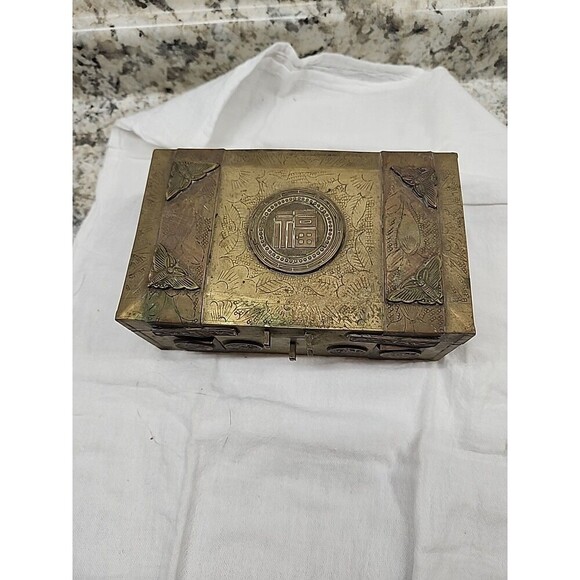 CHINESE Etched Brass / Medallions Trinket or Jewelry Box Wood insert 7x4x2.5 - Picture 2 of 12